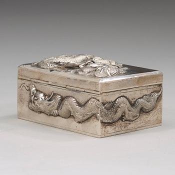 CIGARRASK, SALTKAR samt TÄNDSTICKSHÅLLARE, exportsilver. Bla Chen Hua, 1900-talets början.