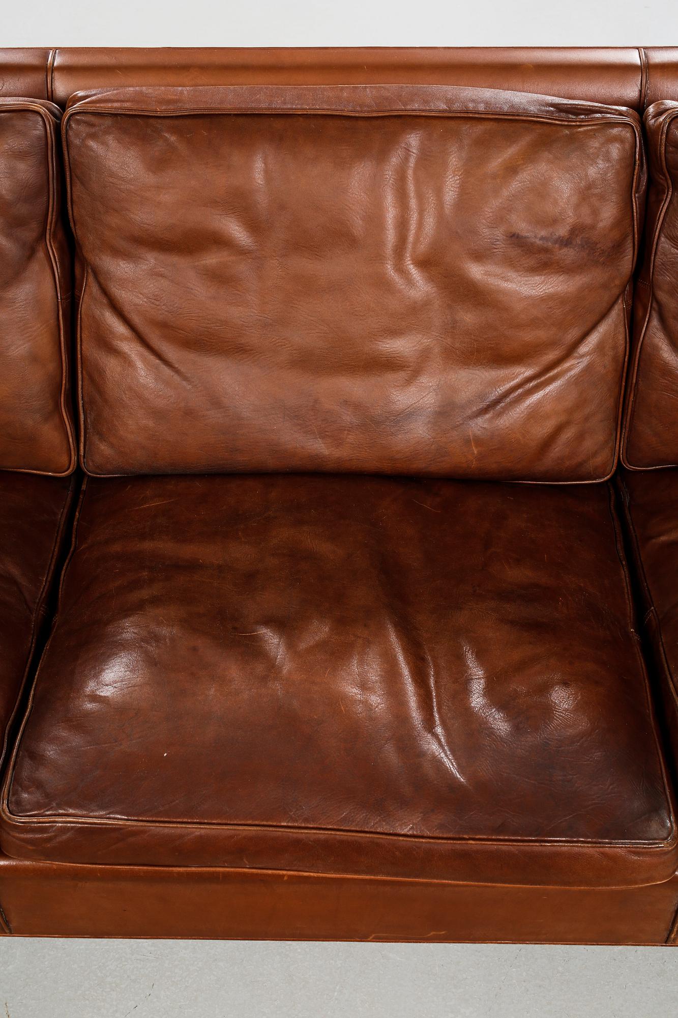 A sofa with model number 2213, designed by Borge Mogensen for Fredricia Stolefabrik.