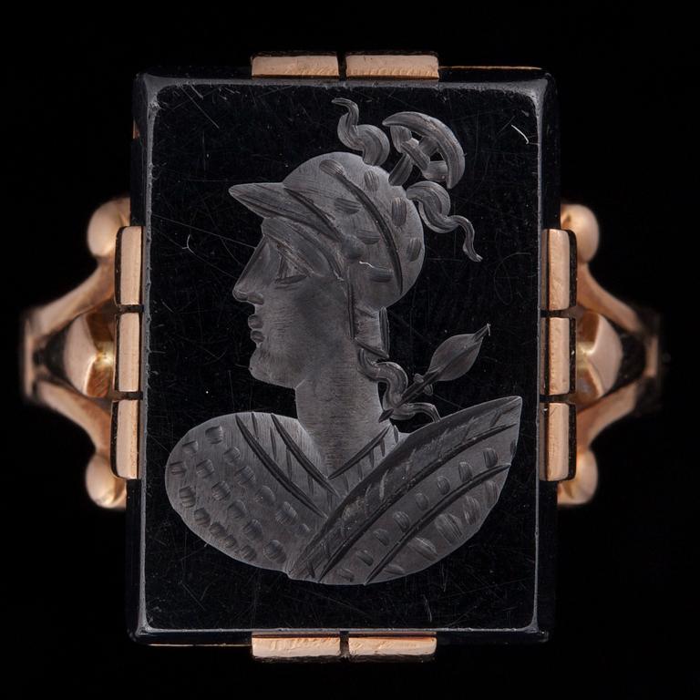 SIGILLRING, 14K guld, hematit. Vikt ca 10,3 g.