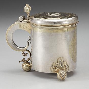 A Baltic 17th century parcel-gilt tankard, makers mark of Andreas Brackfeldt, Riga (1661-1697).