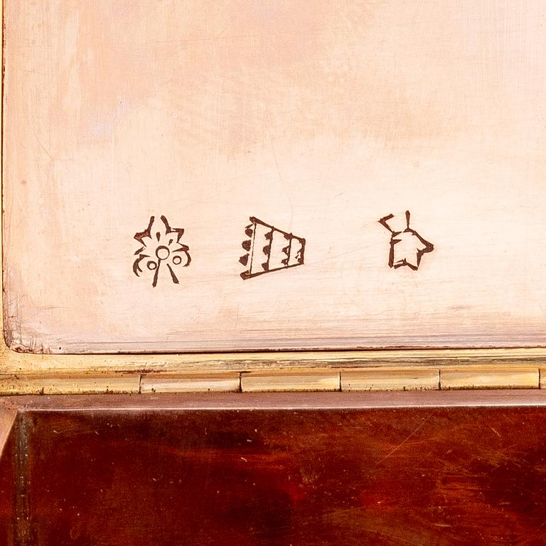 A gold and enamel cagework boîte à miniatures, Louis XV style, late 19th century.