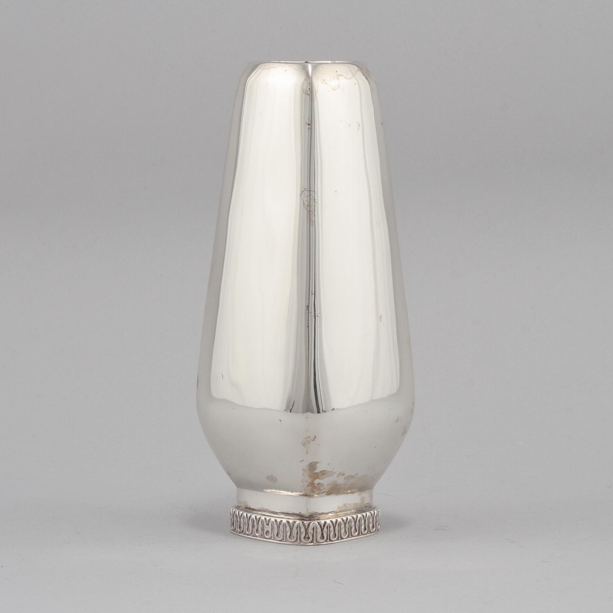 VAS, sterlingsilver, Tyskland, omkring 1900-talets mitt. Vikt 230 g.