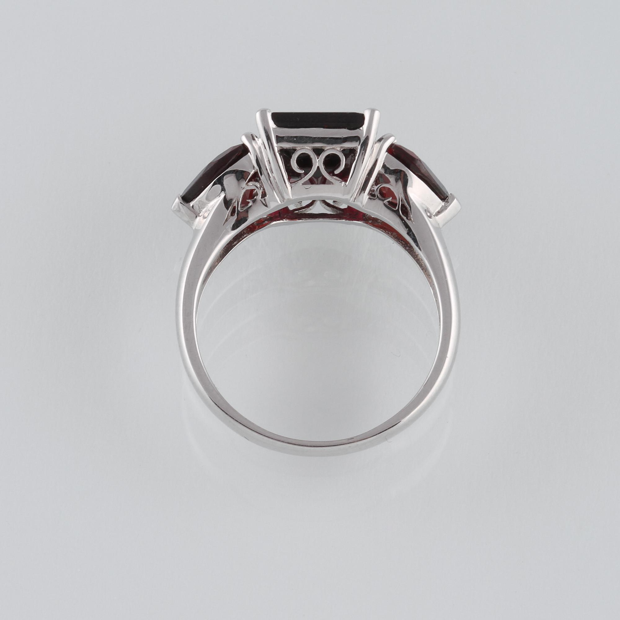RING, 18K vitguld med fasettslipade granater ca 7.18 ct. Vikt 4,6 gram.