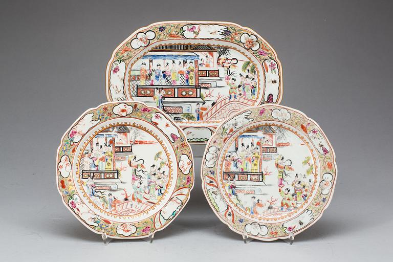 STEKFAT och TALLRIKAR, ett par, porslin, Kina, 1800-tal.
