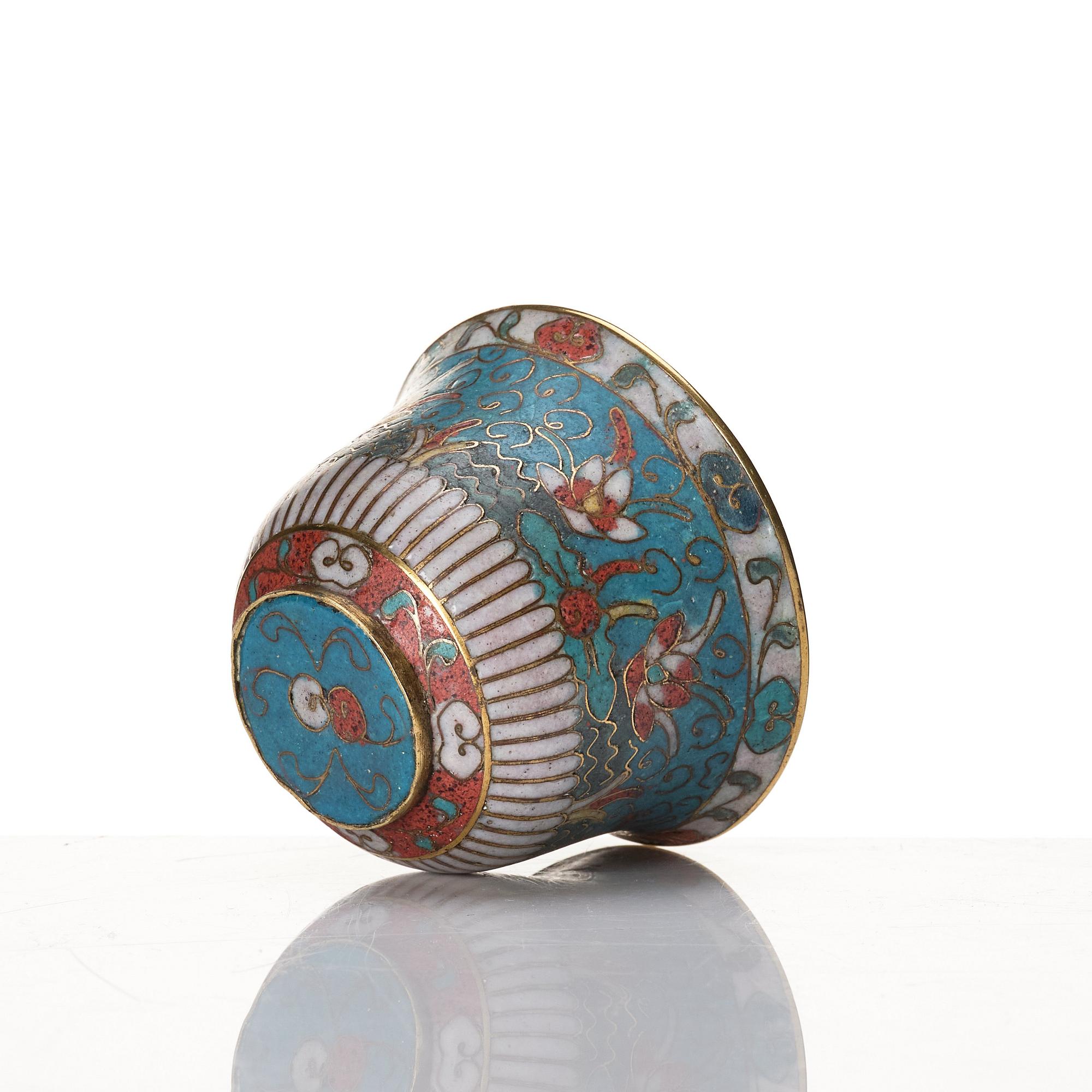 Kopp samt fat, cloisonné. Ming dynastin (1368-1644).