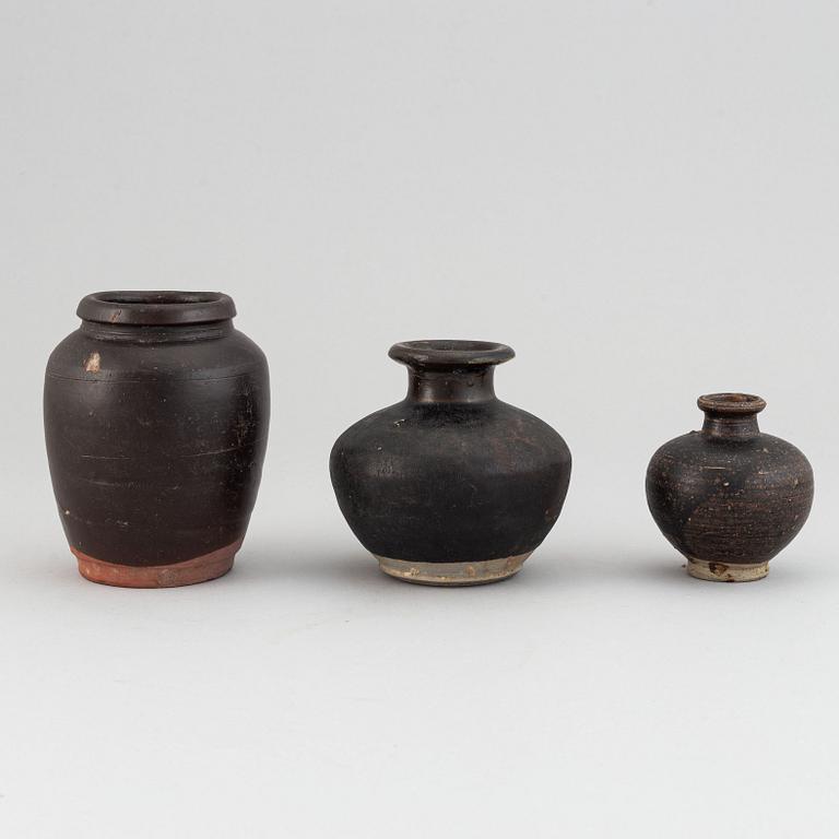 A group of brown glazed vases, for the South East Asian market, 16th/17th Century.