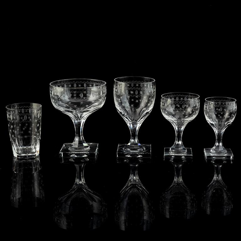 A 58-piece glasservice.
