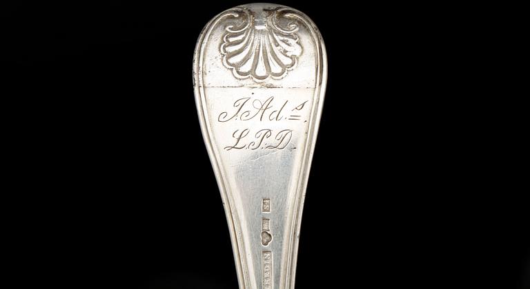 SKEDAR, 12 st, silver, bl a Peter Falk (1765-66) Falköping. främst 1700-tal. Tot vikt ca 605g.