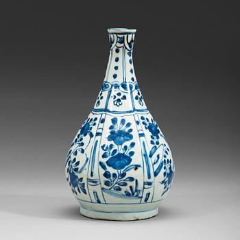 514. A blue and white porcelain bottle vase, Ming dynasty, Wanli (1572-1620).