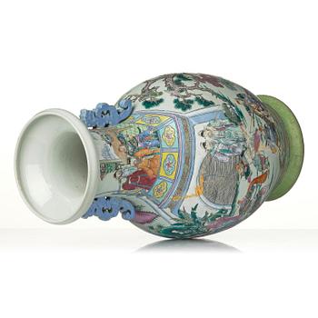 Praktvaser, ett par, porslin. Qingdynastin, 1800-tal.