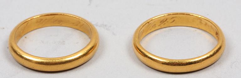 RINGAR, 2 st, 23K guld. Tot 13 g.