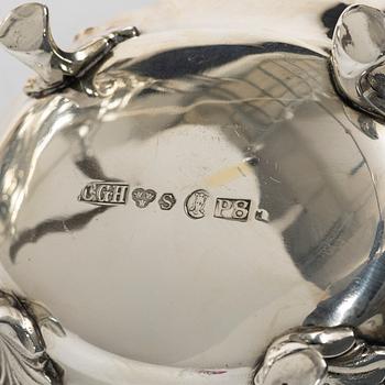 C.G. Hallberg, Kaffekanna samt sockerskål, silver, rokokostil, Stockholm 1941.