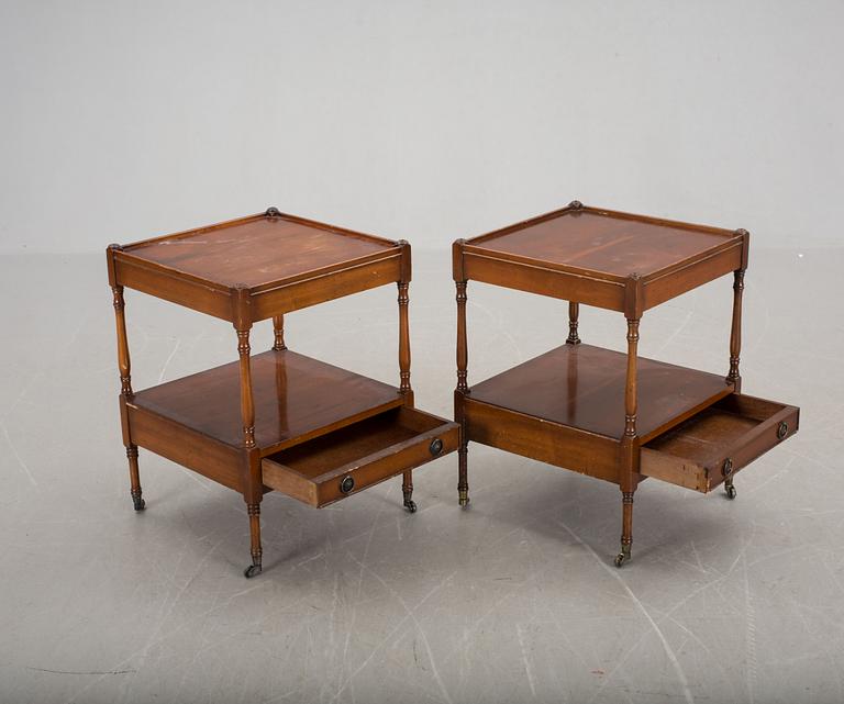 SIDOBORD/SÄNGBORD, ett par, 1900-talets andra hälft.