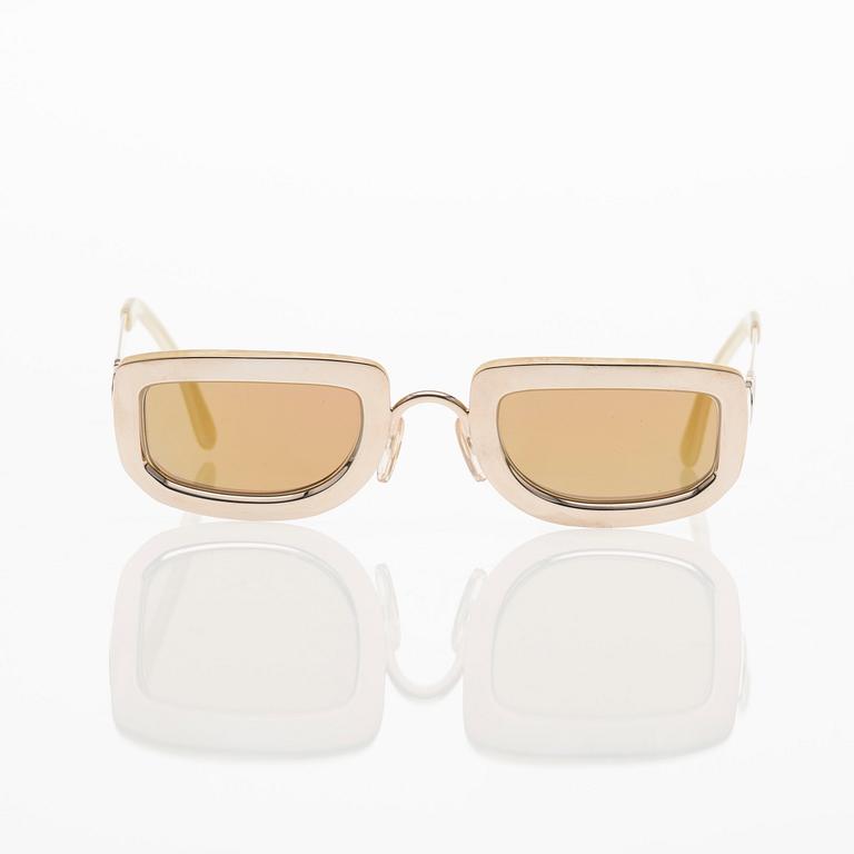 SOLGLASÖGON, Christian Dior.
