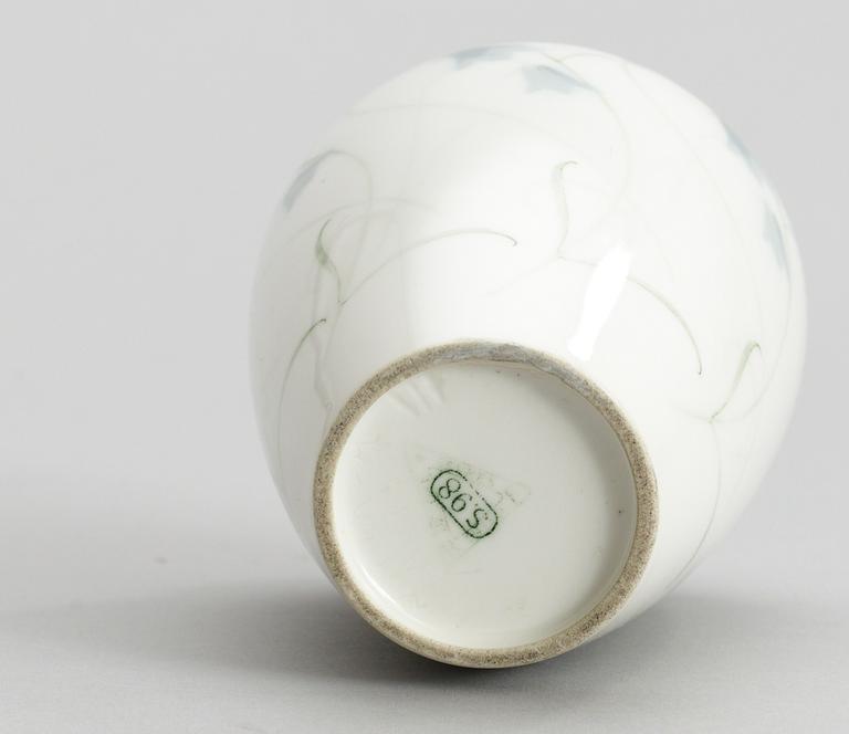 VAS, porslin. Sèvres 1898.