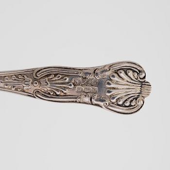 Fat, 2 st, silver, Italien och Tyskland, samt skål och ett par saltskedar, England, 1900-talets senare hälft.