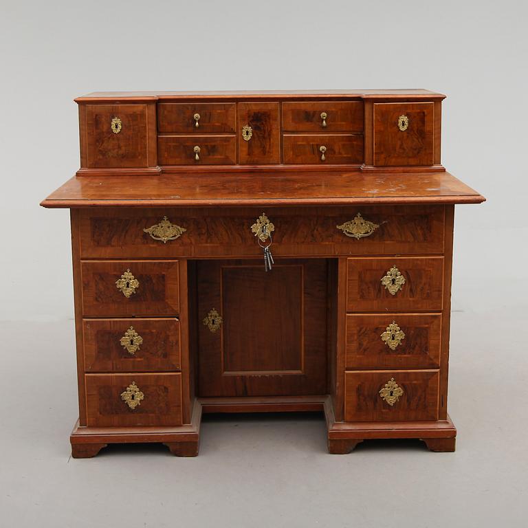SKRIVBORD, senbarock, 1700-tal.