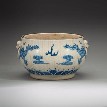 A ge-glazed and blue and white censer, late Qing dynasty.