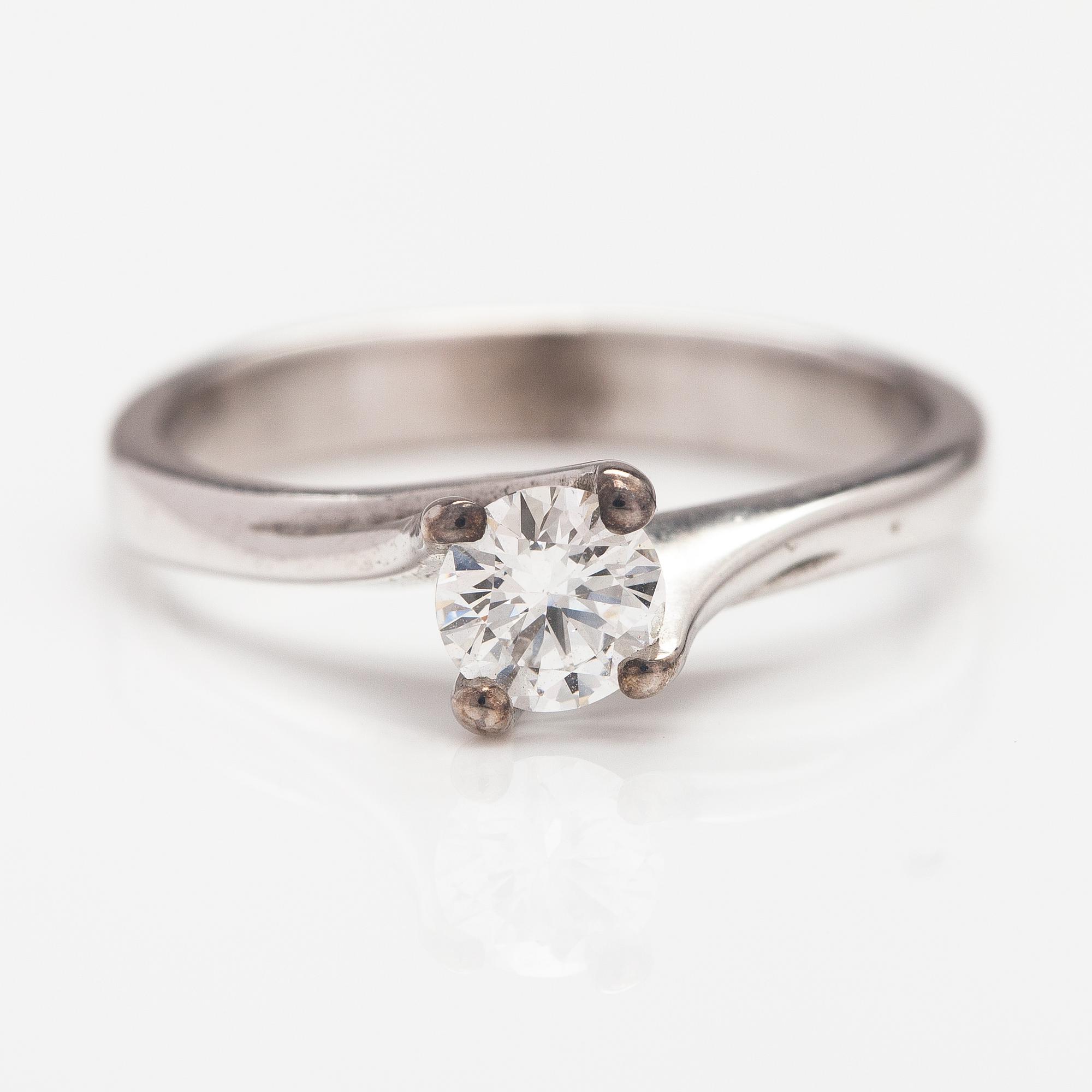 A 14K white gold ring with a diamond ca. 0.41 ct according to engraving.