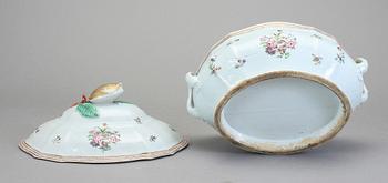 SÅSTERRIN, Kina, kompaniporslin, 1700-tal.