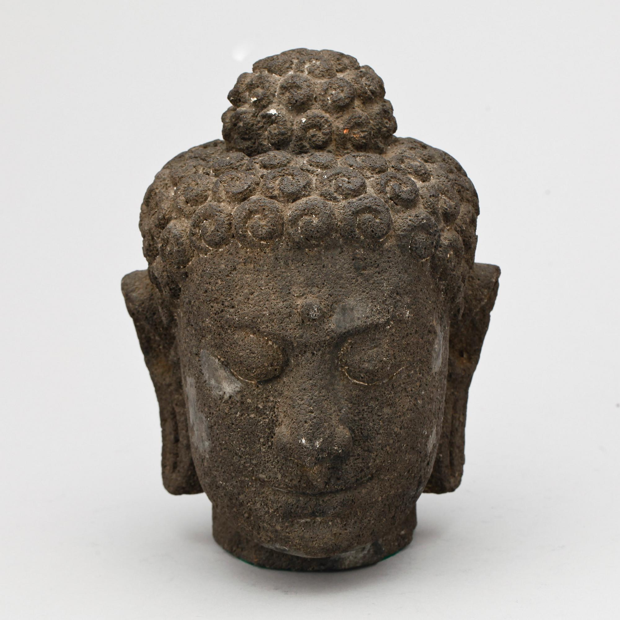 HUVUD, lavasten, orientalisk.