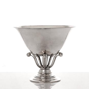 Johan Rohde, skål på fot, Georg Jensen Köpenhamn, 1945-77, sterling silver, designnr 6.