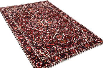 A carpet, Bakhtiari, c. 297 x 197 cm.