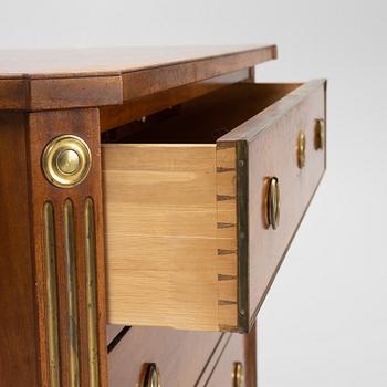 Byrå, sengustaviansk stil, 1900-talets första hälft.