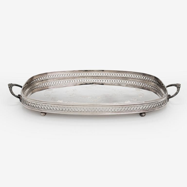 Bricka, försilvrad, England.