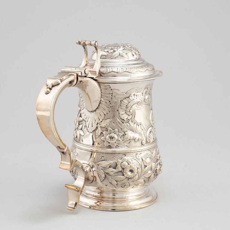 AN ENGLISH SILVER TANKARD, Thomas Whipham & Charles Wright, London 1762.