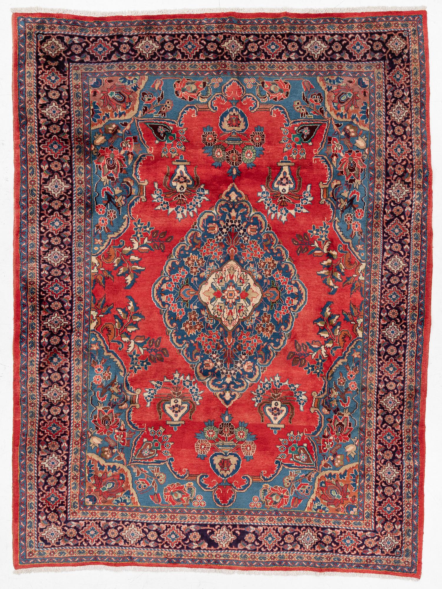 A Viss carpet, approx. 304 x 228 cm.