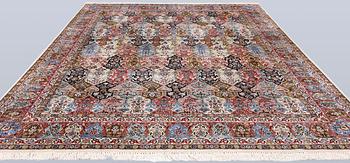 Matta, silke, Kashmir, ca 357 x 274 cm.