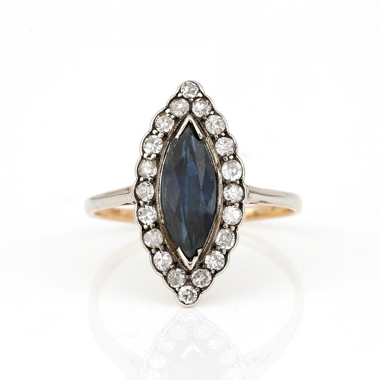 RING, med markisslipade safir, ca 1,67 ct och diamanter, totalt ca 0,50 ct, Ryssland, omkring sekelskiftet 1900.