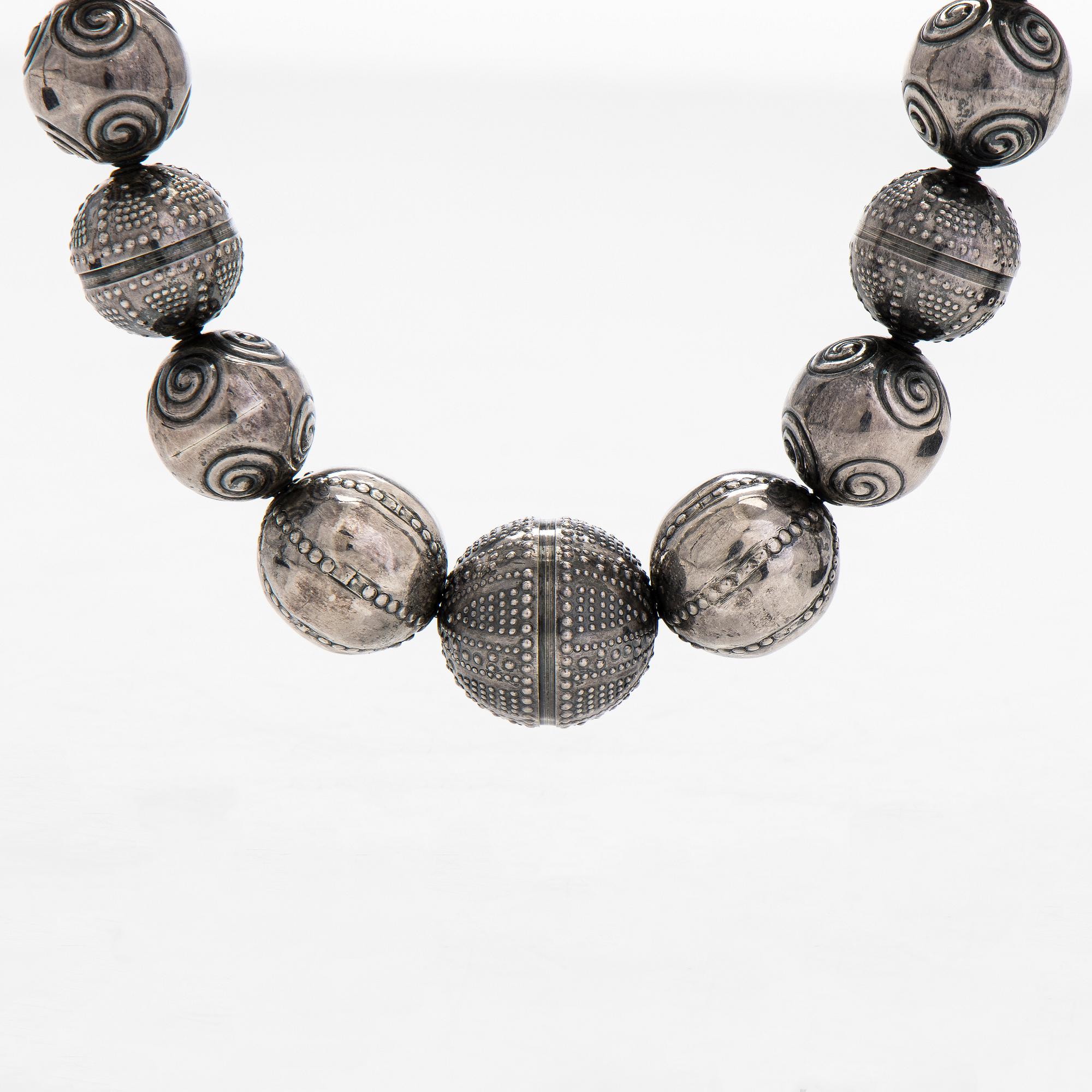 Kalevala Koru, Necklace and bracelet, “The Halikko Treasure”, silver. Helsinki 1970.
