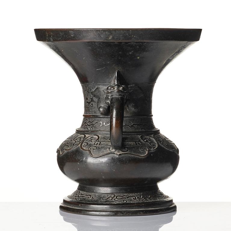 A large archaistic bronze vase, Zhadou, Qing dynasty.