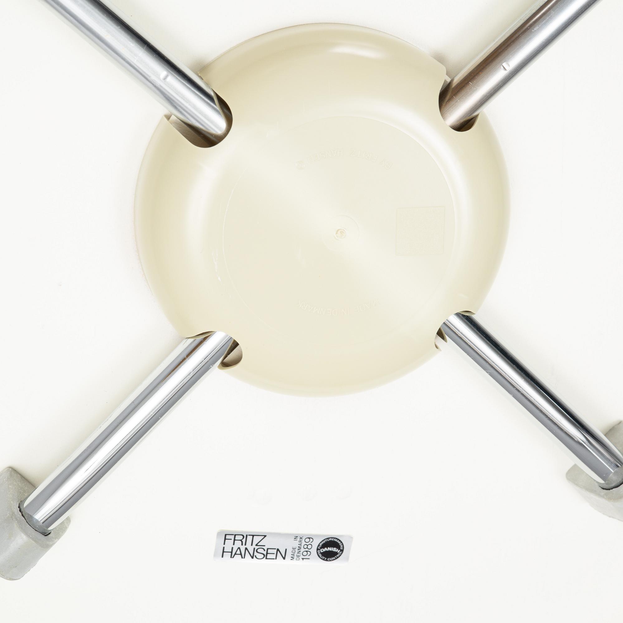 Arne Jacobsen, stolar, 4 st, "Sjuan", Fritz Hansen, Danmark.