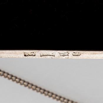 A set of two silver evening cases, A. Feltmarsch, Hanko, 1921 ja Karl Viktor Öberg, Hanko, 1925.