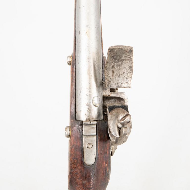 Flintlåsgevär, svenskt, reparationsmodell, tillbakaändrat slaglås.