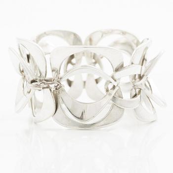 Theresia Hvorslev, a bracelet, silver, Falköping 1972. For Alton.