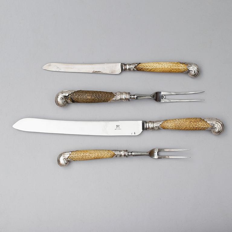 TRANCHERSET, 4 delar, beslag av silver, England, omkring år 1900.