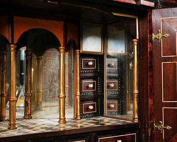 KABINETTSKÅP, barock, 1600-talets andra hälft/1700-talets första hälft.