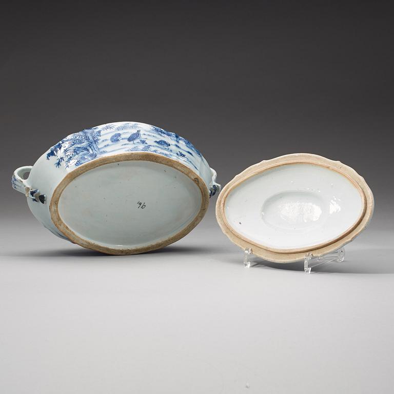 A blue and white tureen with cover, Qing dynasty, Qianlong (1736-95).