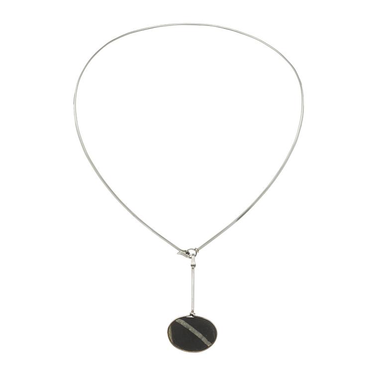 A Vivianna Torun Bülow Hübe necklace with a beach-stone pendant, Stockholm 1963.