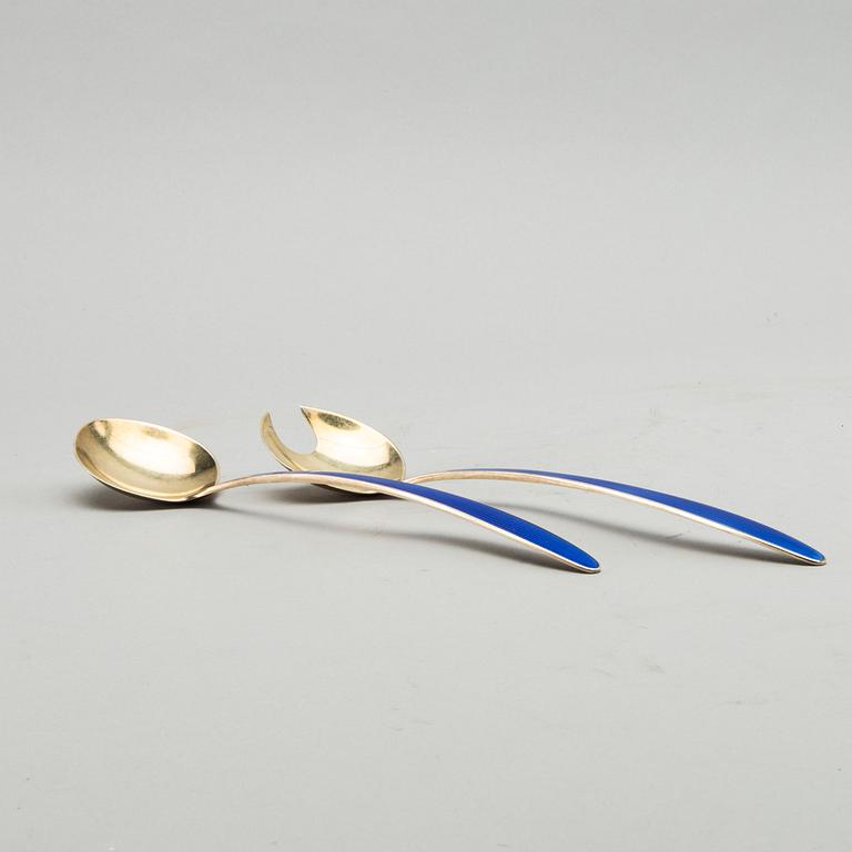 A pair of Norwegian David Andersen mid 20th century sterilng silver sallad-cutlery.