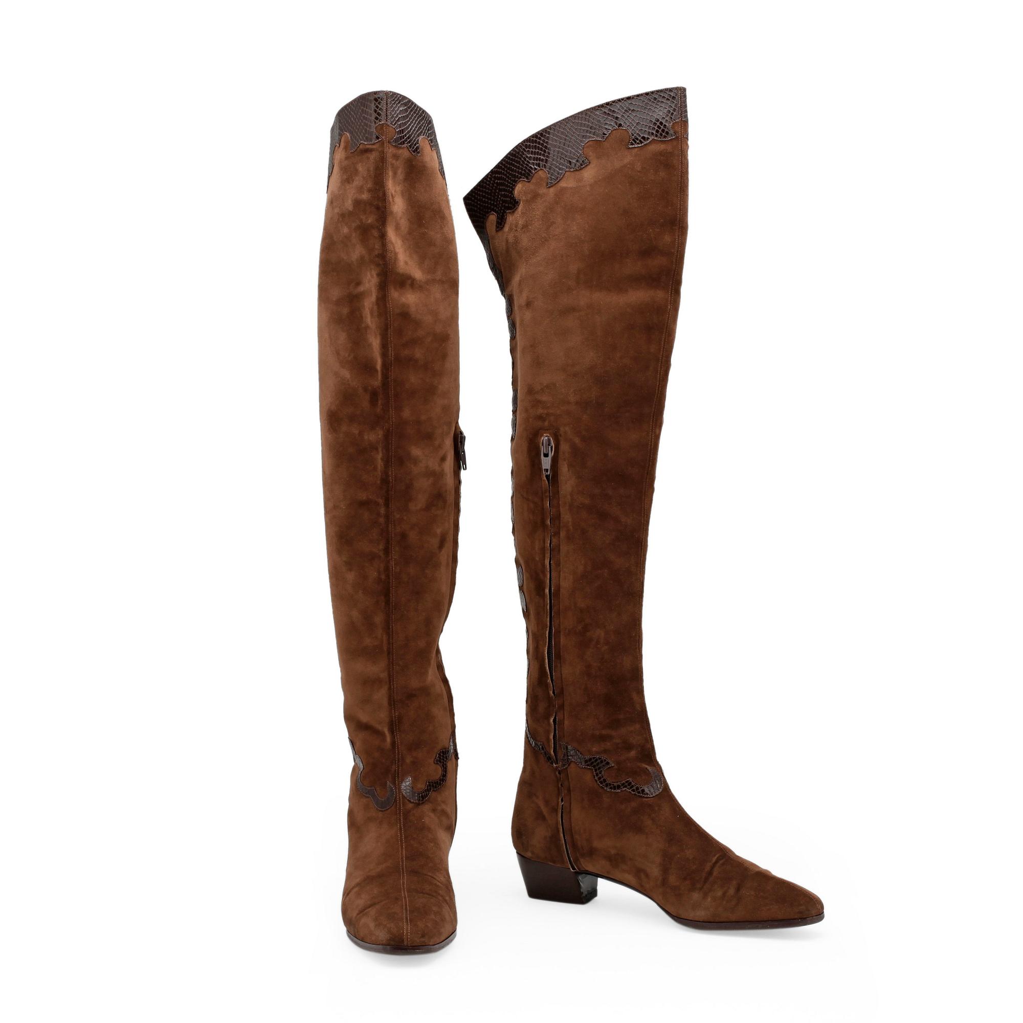 DALCO', a pair of brown suede boots.
