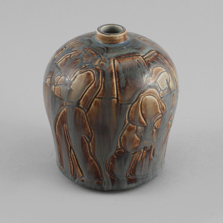 VAS, stengods, Gertrud Lönegren, Rörstrand, Rörstrand, stämpelsignerad, omkring 1900-talets mitt.