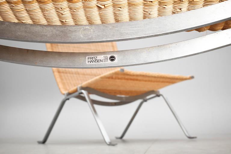 FÅTÖLJER, ett par, "PK-22", Poul Kjaerholm för Fritz Hansen, etikettmärkta 1986.