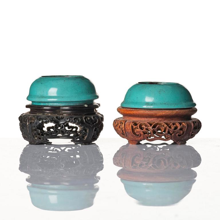 Two turquoise glazed water pots, Qing dynasty, 19th century.