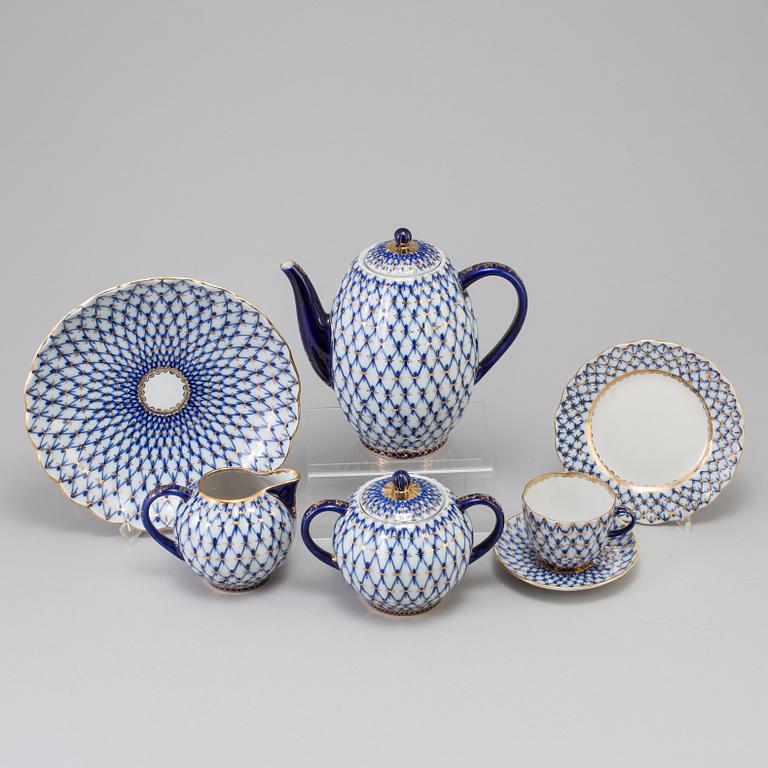 A 28 PIECES RUSSIAN PORCELAIN COFFEE SET FROM LOMONOSOV.