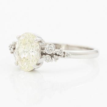 Ring 18K white gold with an oval brilliant-cut diamond 1.29 ct, accompanied by GIA report.